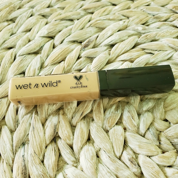 wet n wild Photofocus Concealer Light/Medium Beige 841B - Picture 4 of 6
